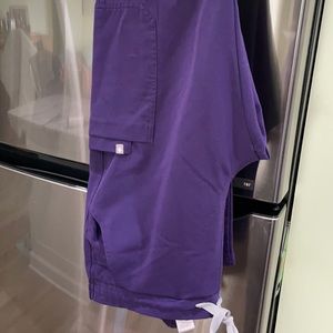 Figs Yola scrub pants sz M in Purple